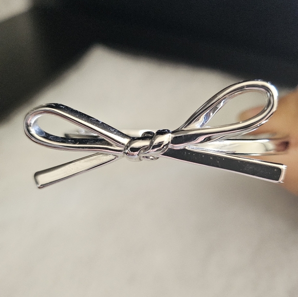 Kate Spade Silver Bow Set with Jewelry Bag - Picture 6 of 11